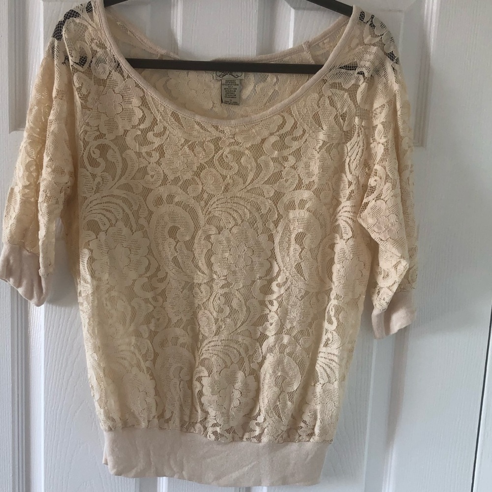 Off White Lace 3/4 sleeve top - size M
